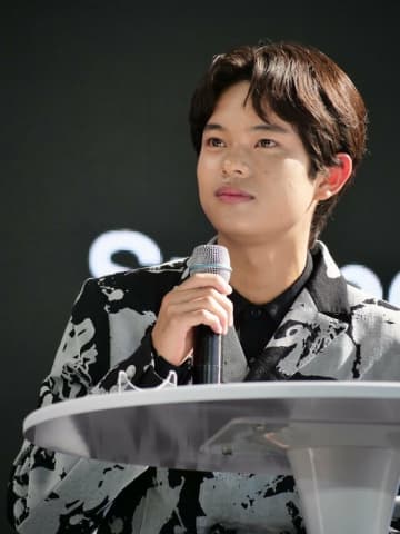 「手が綺麗すぎる」『国宝』出演・黒川想矢15歳、タトゥーから一転“白エプロン蕎麦打ち”姿で魅了