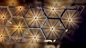 夜空を彩る「テックツリーの森」、試験点灯　中国四川省成都市