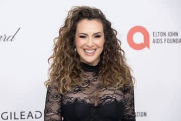 豊胸インプラントの除去手術、米俳優が写真で投稿「性的対象になった体を手放します」