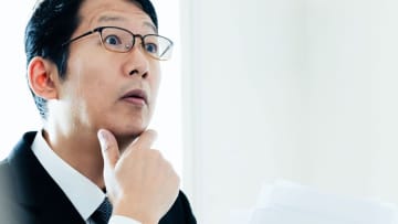 40年、本当にありがとうございました…〈退職金3,000万円〉部下に見送られた60歳男性。幸せな定年退職のはずが、ある日届いた「裁判所からの封筒」に戦慄の理由