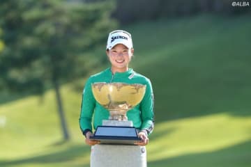 20歳・菅楓華が涙の初優勝　連続バーディ締めで鮮やか逆転「自分を信じてプレーできた」