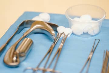 スイス、中絶費用が全額健康保険適用に　コッソリ？議会通過