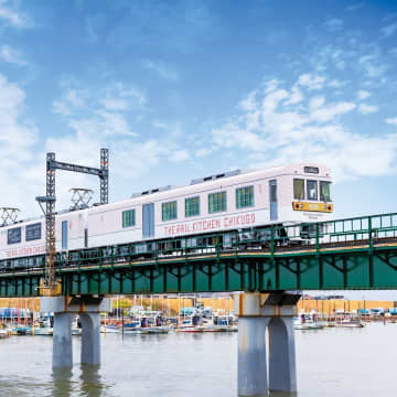 西鉄の観光列車「THE RAIL KITCHEN CHIKUGO」で秋の特別ディナーはいかが？　10/24の1日限り運行　焼き立てピッツァを提供