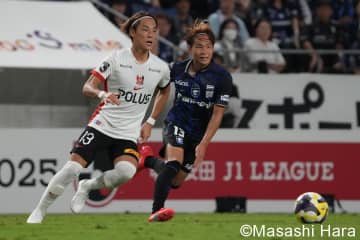 ｢めっちゃイメチェン｣浦和MF渡邊凌磨の元“おはガール”妻、韓国で美容院デビュー！｢レイヤーたっぷりで可愛い｣秋ヘア＆肩出しが｢大人っぽくて素敵｣