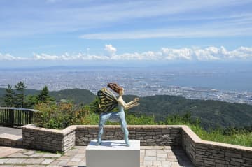 今が絶好のチャンス！関西屈指の「大規模アート祭」を１日で網羅する方法
