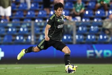 「正直、驚きだ」名門加入の日本人FWがまさかの３戦連続メンバー外。レジェンドは疑問視「素晴らしかったのに…」