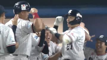 「全力ホームイン最高(笑)」ヤクルト・中村悠平がHR後に猛スピードでダイヤモンド一周　高津監督本拠地最終戦