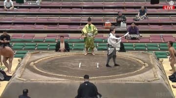 大相撲千秋楽で“ほっこり珍事”が発生 呼出の声がキレイに裏返ってしまうハプニングに親方ニッコリ「元ちとせみたいな裏声だ」