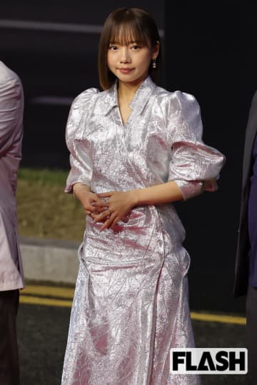 元日向坂46・齊藤京子　セクシーシルエットのドレス姿をキャッチ！アイドルの“タブー”に挑み国際派女優へ