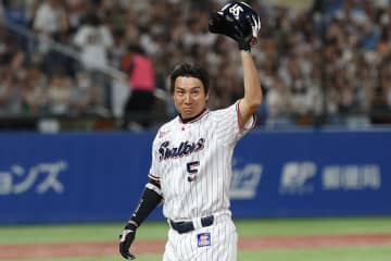感極まり…燕・川端慎吾が神宮最終打席で涙　今季で現役引退、左飛も盛大な拍手