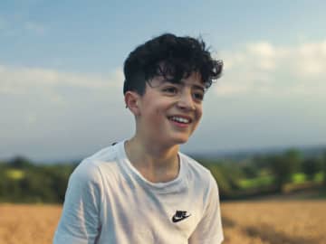 世界の映画祭が絶賛！難民としてイギリスに渡った“少年の成長”を描く、感動ドキュメンタリー『ぼくの名前はラワン』