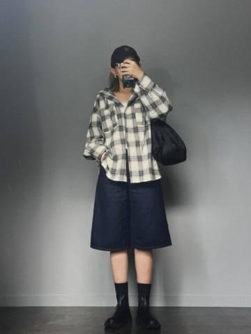 2025秋冬の流行りはハーフパンツ！ 大人がマネしたい最旬コーデ術