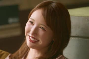"三上悠亜似"の32歳美女、へそ出しピチTシャツで意中の元オリンピック選手と密着トレーニング