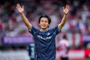 上田綺世が止まらない！　ヘディングで今季6点目…渡辺剛もフル出場のフェイエノールトは首位キープ