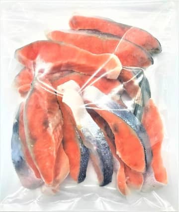 バラ凍結で使いやすい！朝食やお弁当にぴったりの「訳あり銀鮭」が1kg入って2,831円♪