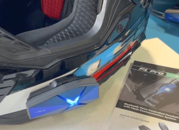 ASMAXが放つ“新感覚×最強”バイクインカム、これは次世代の相棒だ！