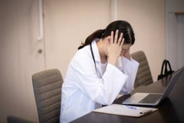 「1年ほどでつらくなって辞めました」　仕事内容「データ入力」のはずが実際は「細菌検査」だった女性