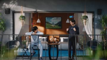 櫻井翔、新TVCMで一人二役に挑戦　目線やセリフのタイミングに「大変だ、難しい！」