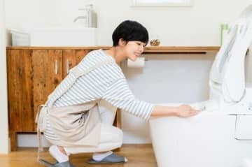 トイレ掃除は効果アリ？ママたちが実践する金運アップ術