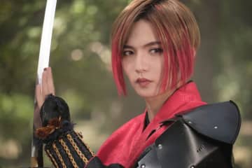 FANTASTICS佐藤大樹、「謎の刀剣」役で映画『ロマンティック・キラー』参戦　高橋恭平乱入のPV解禁
