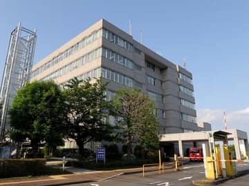 懲戒処分…女子トイレから出てきた男性職員　昼前に目撃した人が報告　全女子トイレ点検、盗撮カメラなし　男性職員「電気がついていたため消そうかと」…正当な理由でないと判断