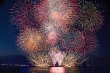 約1万発の花火「よこすか開国花火大会」は10/5(日)開催！ 最寄り駅やチケット情報、同時開催のイベント情報もお届け