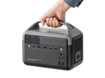 重量2.5kg／片手で持ち運びできる6万mAhのポータブル電源