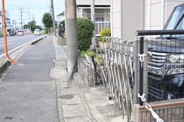 【速報・追記あり】園児含む11人搬送、男性運転手死亡　幼稚園バスが住宅に突っ込む　鎌ケ谷