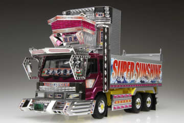 アオシマ、「ザ☆デコトラ」シリーズよりプラモデル「1/32 スーパーサンシャイン」を2026年2月に発売“ギンギラ仕様”の深箱ダンプ