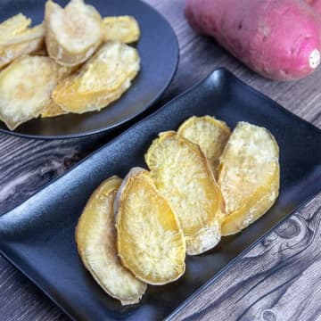 【さつまいも切って並べるだけで完成！】「買うよりお得すぎ！」「手間ほぼゼロで激ウマ！」干さずに作れる簡単干し芋レシピ