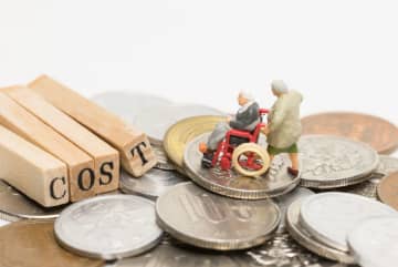 高齢の母が介護施設に入居し「毎月20万円」かかっています。この費用は全国平均と比べて妥当なのでしょうか？