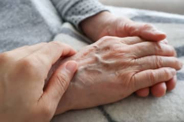 親が亡くなる前に絶対やっておくべきこと８選…後悔しないための準備と心構え