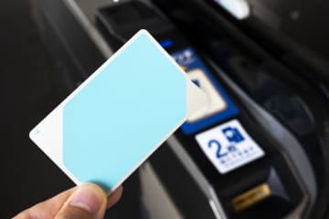 休日になると「通勤定期券」で出かける人がいると聞きました。「電車賃が浮く」のでしょうが、「通勤定期券」を通勤以外に使っても問題ないのでしょうか？ “法的側面”から徹底解説
