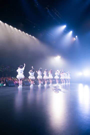 【ライブレポート】OS☆U、15周年ツアーファイナルで1000人動員達成、OG28名も集結