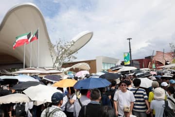万博人気のクウェート館でスタッフにカスハラ、警備員負傷事故も　大混雑で入場列を巡るトラブルたびたび