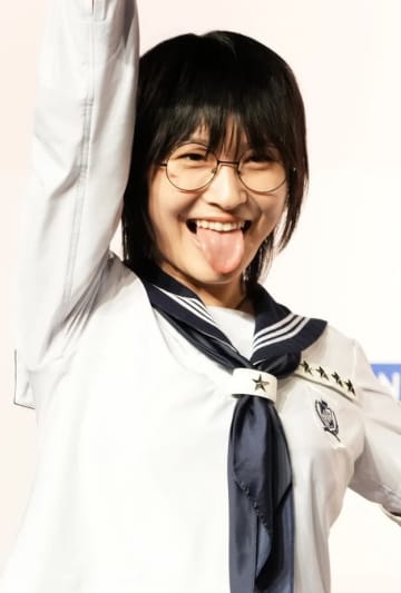 「びっくり！！」新しい学校のリーダーズ・SUZUKA、小さくなった姿にSNS驚き「ちっちゃ」「新種のすみっコぐらし」