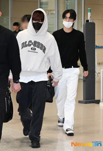 【PHOTO】NCT ドヨン＆ジョンウ、海外スケジュールを終えて帰国