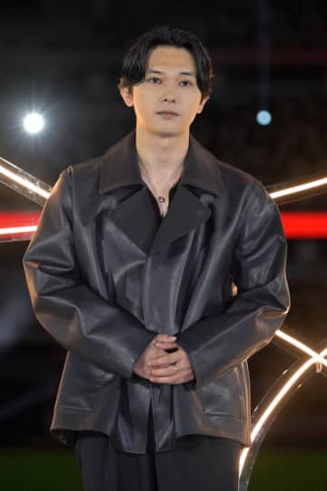 吉沢亮が人気タレントと“浴衣デート”→「マジ照れでかわいい」「ドキドキ伝わってきます」と大反響