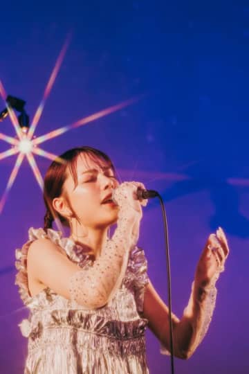 【ライブレポート】安田レイ、2度めのプラネタリウムライブ開催。「日常から逃げてみんなと一緒に宇宙へ、素敵な時間を過ごしたい」