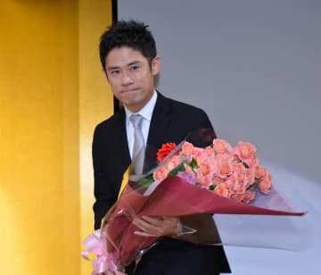 伊藤淳史、人気俳優とまさかの再会→「棺桶の中から…」「怖い」SNS驚き