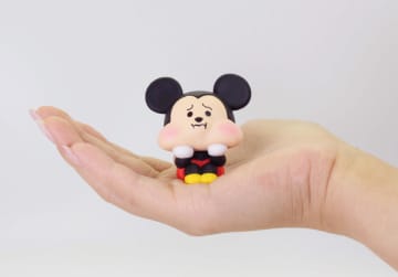 目指せコンプ！「ディズニーガチャ新作」で可愛すぎ“すね顔フィギュア”がランダムで当たる♪