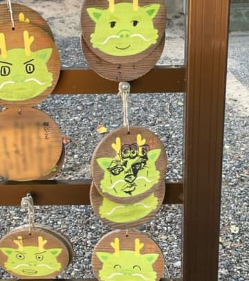 一度見たら忘れられない…！神社の絵馬に現れた、まるでジョジョみたいな龍！？衝撃的すぎる見た目に「上手すぎだろw」の声も