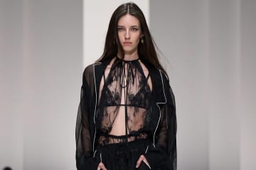 ドルチェ＆ガッバーナ 2026年春夏ウィメンズコレクション - ドレスのように着飾るパジャマルック