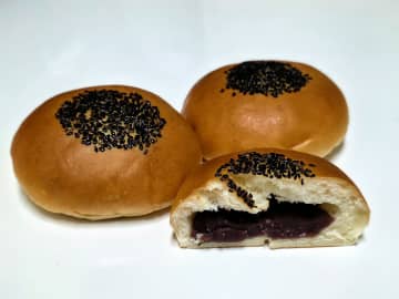 これぞNIPPONのあんぱん！ 東京駅『デイジイ東京』〜黒猫スイーツ散歩 あんぱん編7〜