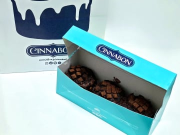 【東京駅】人気のシナモンロール専門店『CINNABON』のミニ生チョコボン～黒猫スイーツ散歩手土産編～