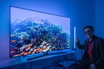ゲームや映像が“照明で凄くなる”科学的根拠、Philips Hue「シンクボックス8K」の圧倒的な没入効果