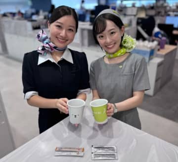 AIRDO×ソラシドエア、機内紙コップ風の磁器製「ペアカップ」 10月1日発売