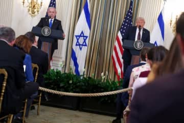 トランプ氏、ガザの停戦案を提示　「和平に近づいている」