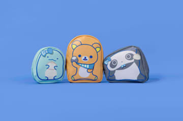 “すみっコぐらしやリラックマ”のポーチがコンビニで買える！　特別イラスト使用の2種展開へ