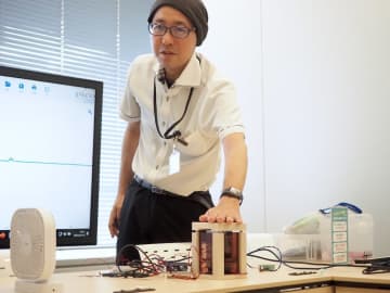 床を踏むだけで発電? 小さなエネルギーを電気に変える三菱のチリツモ技術に驚いた